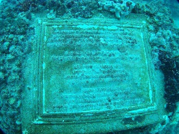 Florida'nın kıyı kesiminde bulunan Key Biscayne açıklarında yer alan resif, kayıp şehir Atlantis'e adanmış bir sanat eseri olarak oluşturuldu.