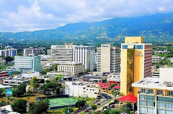 13. Если вы хотите посетить столичный город Кингстон, вам нужно будет отправиться в/на...