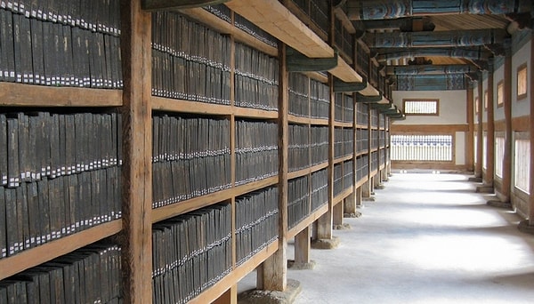 12. Трипитака - это священная книга в Буддизме.