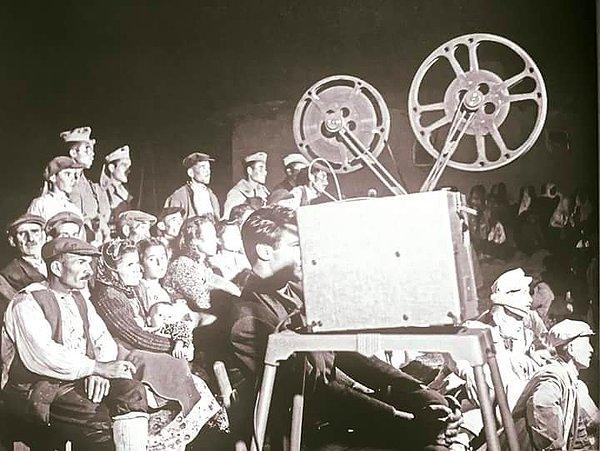 8. Ballıkpınar Köyü'nde sinema izleme keyfi, Ankara 1935.