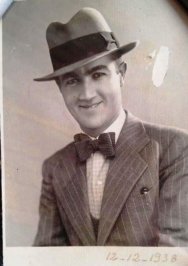 9. Bir edebiyat öğretmeni, Kahramanmaraş Lisesi 1938.
