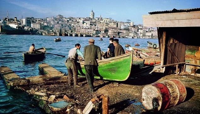 12. Eminönü'ndeki balıkçılar, İstanbul 1950.