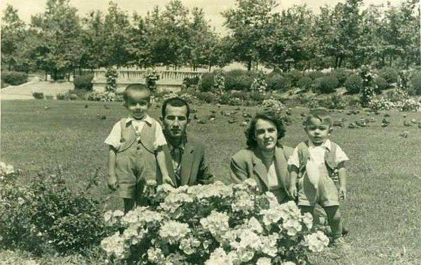 15. Taksim Gezi Parkı’nda mutlu bir aile, İstanbul 1958.