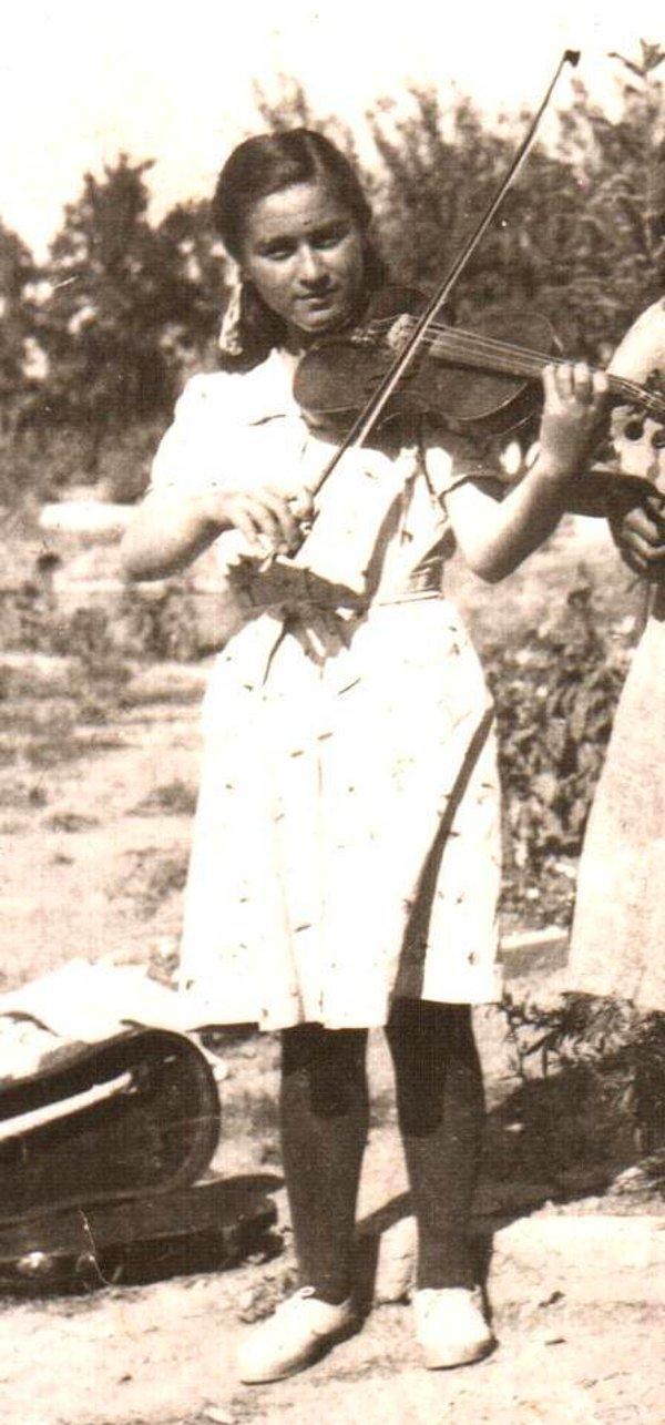 22. Gölköy Köy Enstitüsü'nde bir kız öğrenci, Kastamonu 1940.