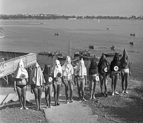 23. Moda Plajı’nda yapılan bacak güzellik yarışması, İstanbul 1971.