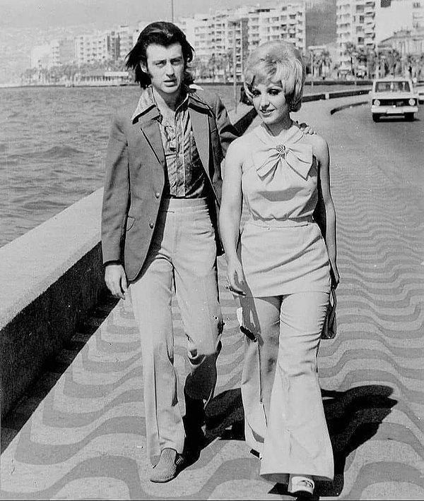 25. Türk pop müzik şarkıcısı Ayla Dikmen ve milli tenisçi Enis Berki, İzmir 1970.