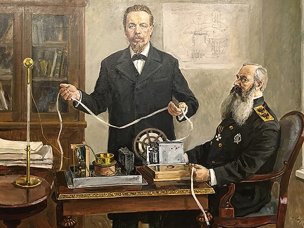 9. 7 мая 1895 года знаменитый российский ученый Александр Попов продемонстрировал миру радиотелеграф. Что означает слово «телеграф»?