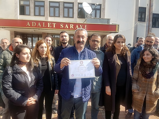 Komünist Başkan Fatih Maçoğlu Mazbatasını Aldı: 'Hediye ve Çiçek Yerine Sokak Hayvanlarına Bağış Yapın'