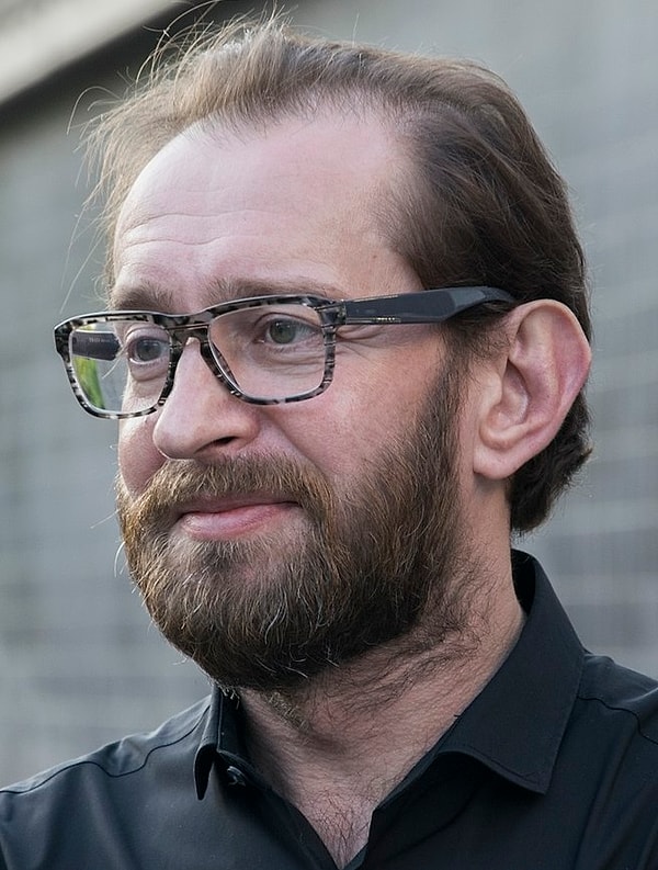 11. Стас Костюшкин vs. Константин Хабенский — 47 лет