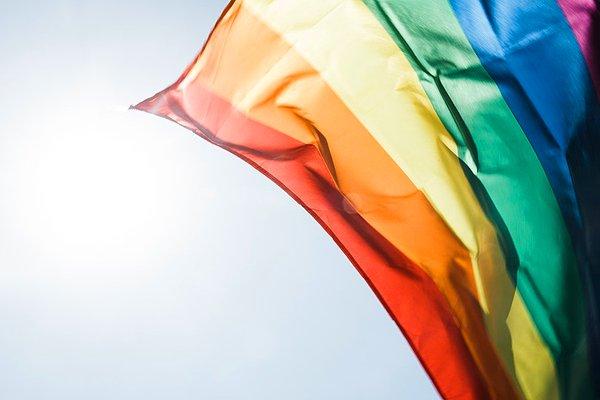 Uluslararası Lezbiyen ve Gey Birliği'nin geçen ay yayınladığı devlet destekli homofobi konulu rapora göre, Birleşmiş Milletler'e üye 6 devlet eşcinsel birlikteliğe ölüm cezası getirirken Brunei ile birlikte bu sayı 7'ye çıktı.
