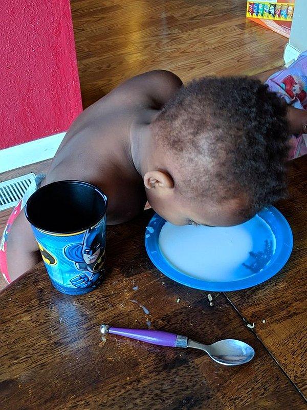 2. "Oğlum sütünü bardaktan içmeyi reddediyor."