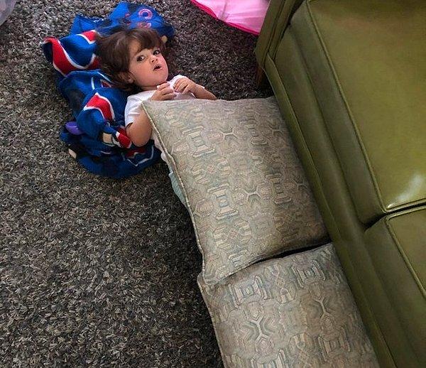 12. "Odaya geldim ve kızımı battaniyeyi yastık, yastığı battaniye olarak kullanırken buldum."