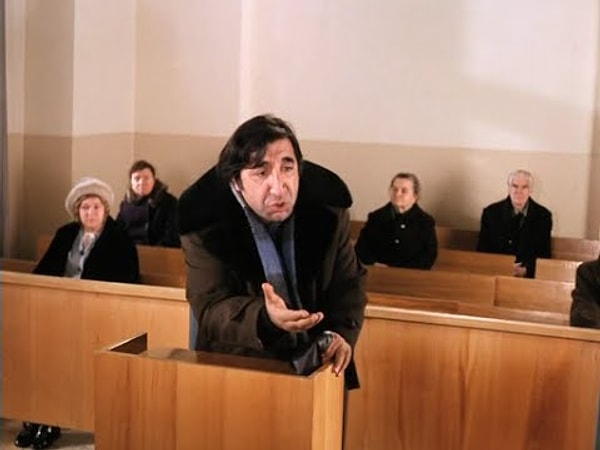 10. "Он мне сам сказал: «такую личную неприязнь я испытываю к потерпевшему, что кушать не могу…»" - кто и к кому испывал неприязнь в фильме "Мимино"?