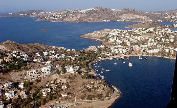 Bodrum'un Yeni Belediye Başkanı Aras'tan 'Kaçak Yapılaşma' Mesajı: 'Kepçeyi Gönderip Orayı Dağıtacağım'