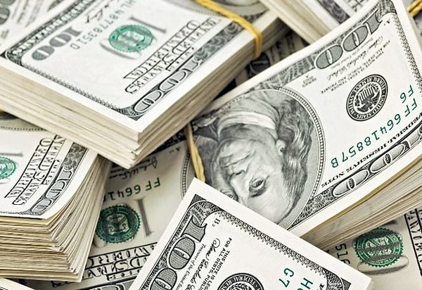 6. Поговорим опять о соседях. Допустим, один из них выиграл в лотерею очень большую сумму денег и... тут же спустил все до копейки. Что вы думаете о таком человеке?