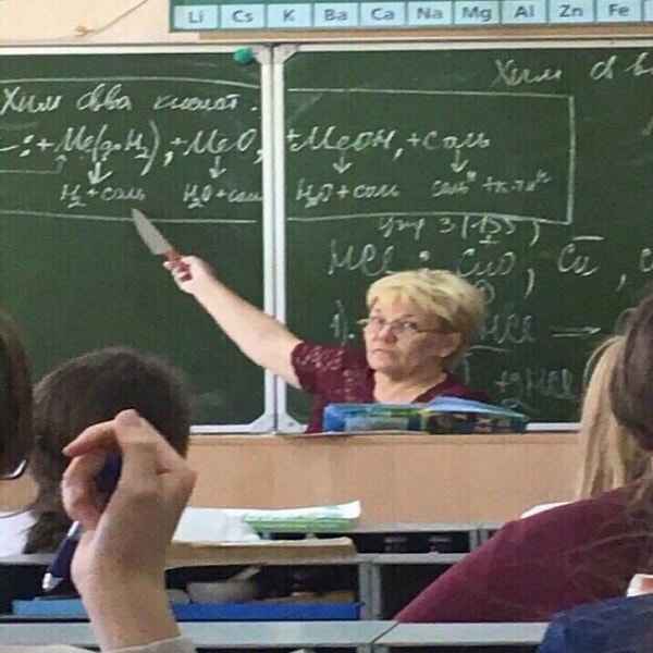 14. Химия в этой школе — любимый предмет. Интересно, с чего бы?