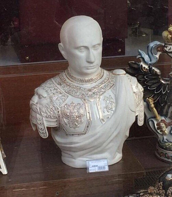 20. Вам никого этот бюст не напоминает, нет? 😂