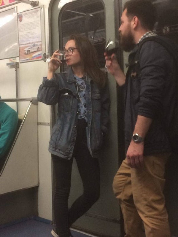 21. Когда работа для тебя праздник, начинаешь отмечать его еще по дороге на нее, в метро