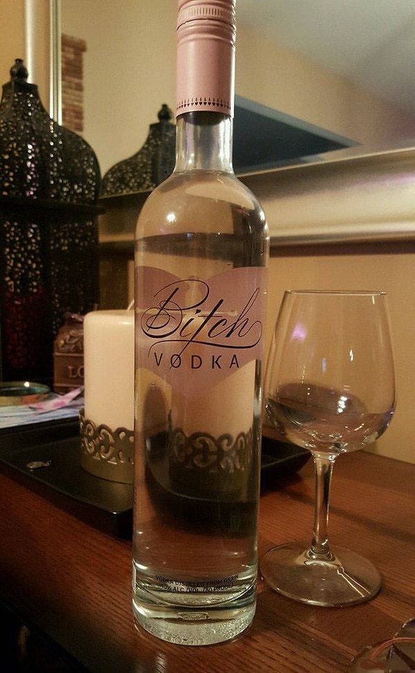 22. «Дорогой, смотри, в честь твоей бывшей водку выпустили»