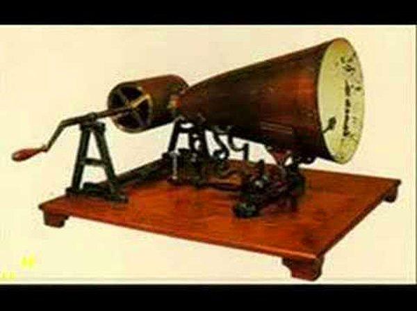 1860 - Dünyada ilk kez bir ses kayıt altına alınabildi.