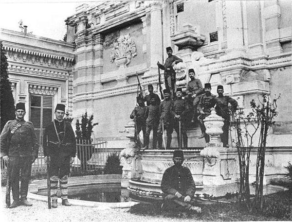 1909 - Osmanlı İmparatorluğu'nda 31 Mart Olayı meydana geldi.