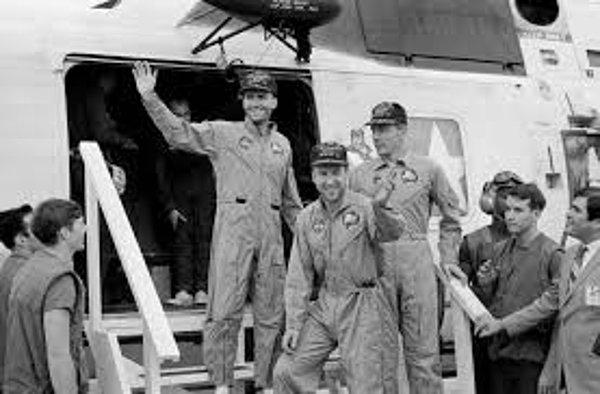 1970 - Uzay mekiği Apollo 13, yerden 321.860 km yüksekte olduğu sırada oksijen tanklarından bir tanesi infilak etti.