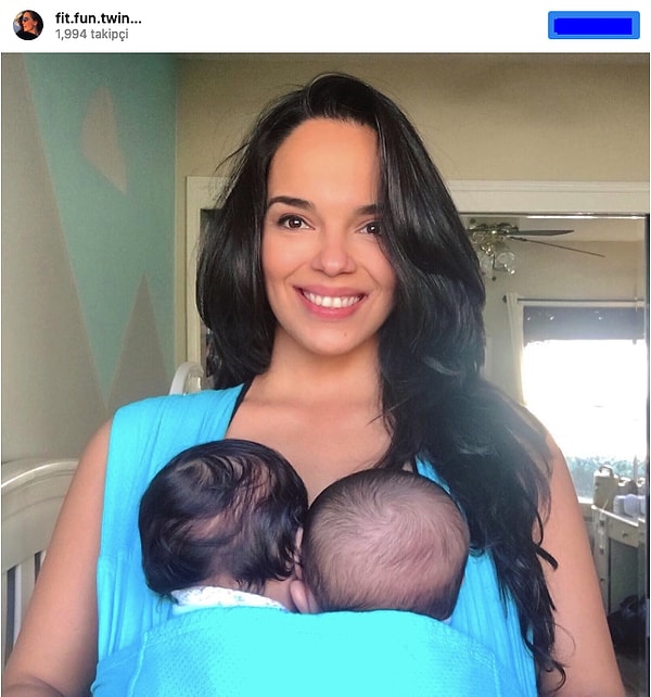 5. Мама, которая кормит близнецов одновременно и играет в прятки со старшим.