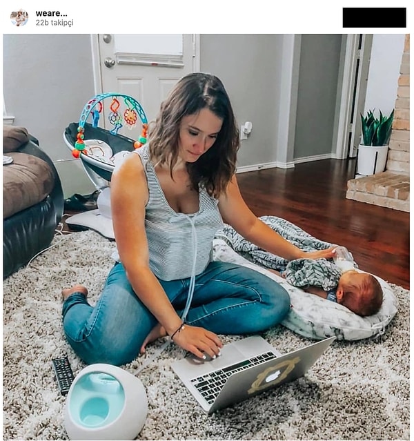 12. Еще одна мама "многозадачник". Она работает, кормит ребенка и собирает грудное молоко для следующего раза.