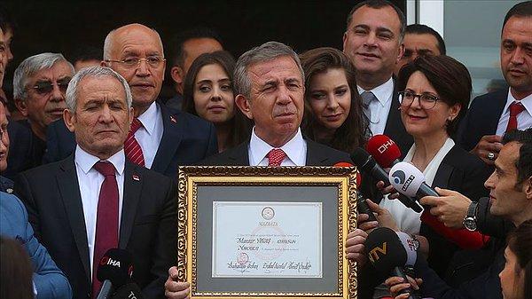 Mansur Yavaş, 31 Mart'ta gerçekleşen yerel seçimler sonucu Ankara Büyükşehir Belediye Başkanı seçildi ve 8 gün sonra nihayet bugün mazbatasını aldı.