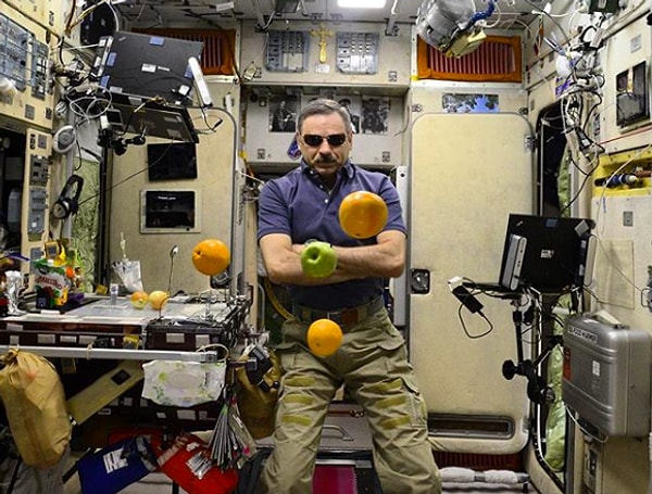 3. Также в рационе обязательно должны присутствовать фрукты.