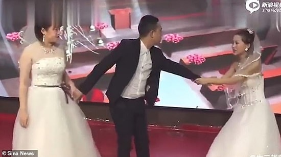 Gelinlik Giyerek Eski Sevgilisinin Düğününe Giden Kadın, Geri Dönmesi İçin Yalvardı!