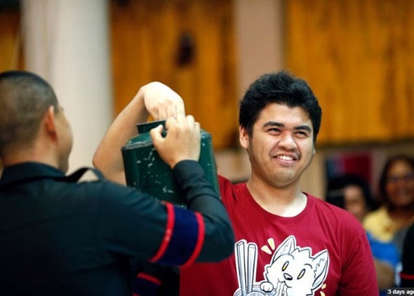 Служить в армии Королевства считается долгом чести. И так как желающих попасть в армию много, власти проводят лотерею.