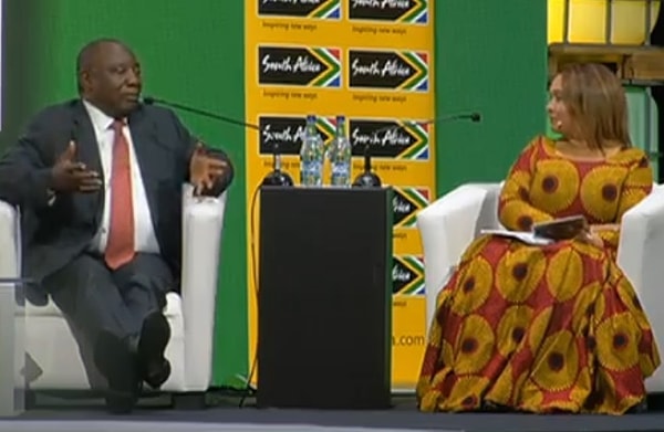 1. Платье этой леди, которая берет интервью у президента Африки...