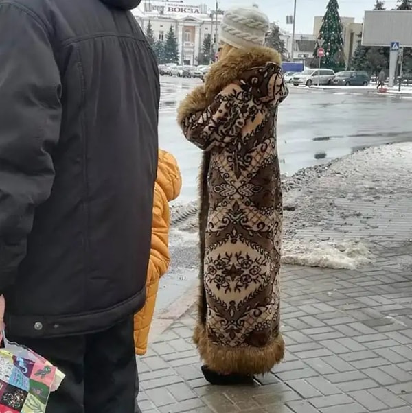 20. Из России с любовью — шуба-ковер