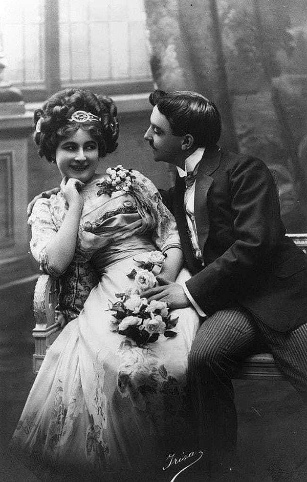 1. Birbiriyle tatlı tatlı cilveleşen bir çift, 1890'lar.