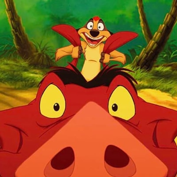 13. И, наконец, нам показывают Тимона и Пумбу, напевающих всем известную мелодию  "The Lion Sleeps Tonight"