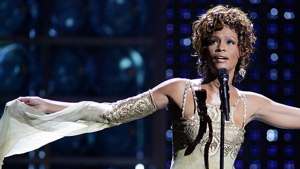 2. Уитни Хьстон (1963-2012)
