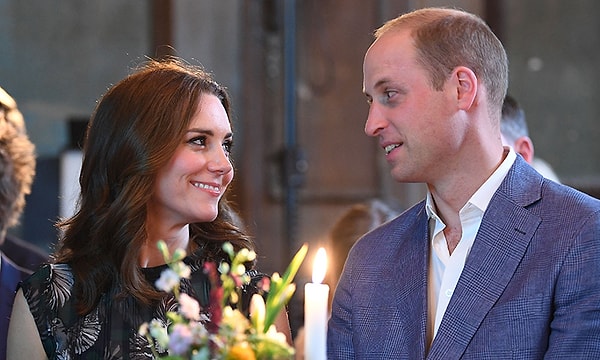 Söylentilere göre Prens William, eşi Kate Middleton'ı aldattı!