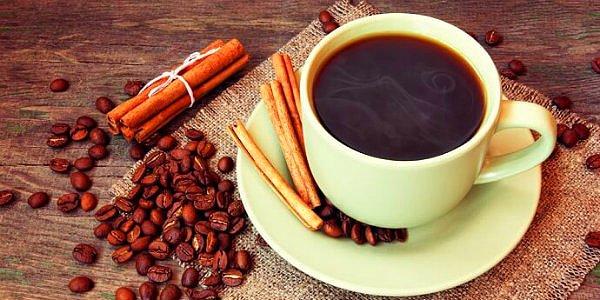 Hem aromatik hem faydalı, bir tutam tarçınla daha sağlıklı bir kahve!