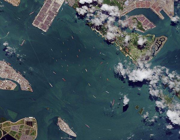 13. Uzaydan Singapur Limanı'nın görüntüsü