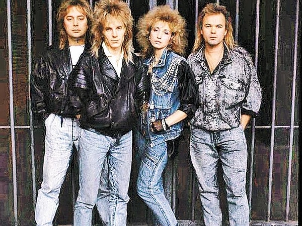 12. Ну а такие джинсы назывались в СССР...