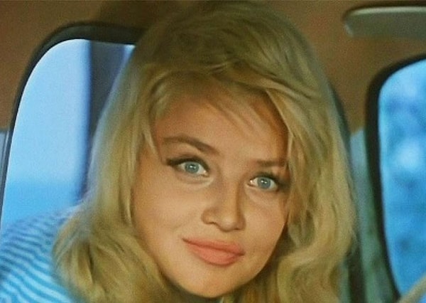 2. Теперь поговорим о цвете волос. Вы блондинка?