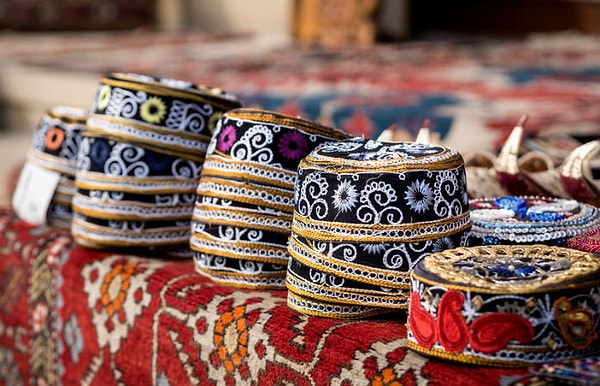 7. Какое из этих слов НЕ относится к головным уборам?