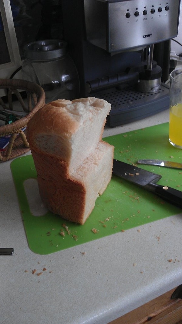 14. Ну как можно так резать хлеб?