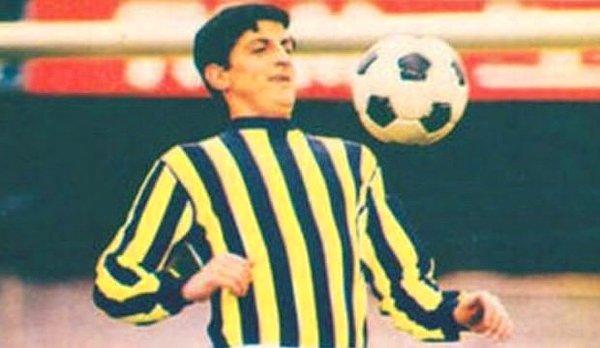1955-1961 yılları arasında Fenerbahçe Futbol Takımı forması giyen Can Bartu; bu dönem içinde 28 kez ay yıldızlı formayı terletti.