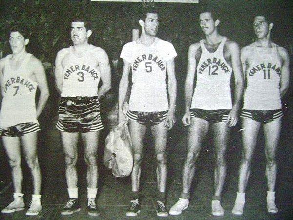 1936'da İstanbul'da dünyaya gelen Can Bartu spor yaşantısına çim sahanın aksine parkelerde başladı. Bartu Fenerbahçe Basketbol Takımı'nda o kadar başarılı oldu ki Basketbol Milli Takımı'na bile seçildi.
