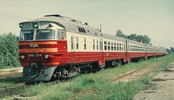 8. А знаете ли вы как назывался скорый фирменный поезд «Москва — Ленинград»?