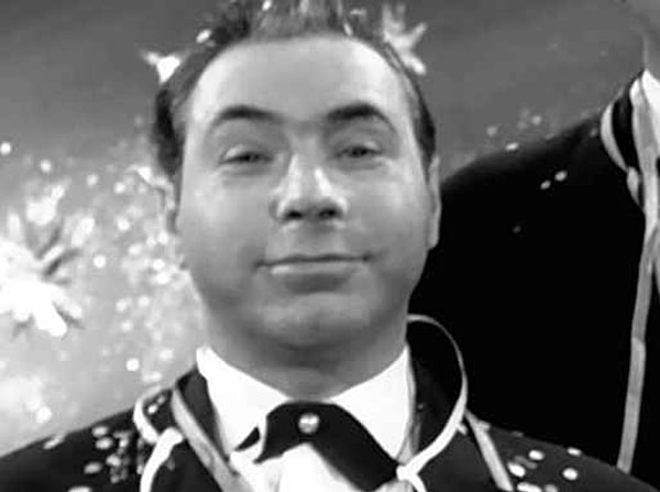 12. Вопрос посложнее! Как зовут этого артиста разговорного жанра?