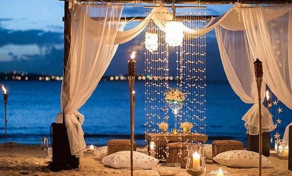 Deniz kenarında romantik bir evlilik teklifi!