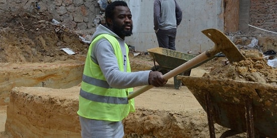 Futbolcuyum Diyerek Kamerun'dan Türkiye'ye Geldi İnşaat İşçisi Oldu
